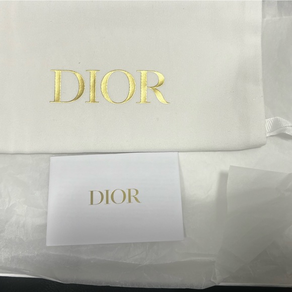 J'ADIOR SLINGBACK PUMP
Transparent Mesh Embroidered with Black Butterfly Motif - Picture 9 of 10